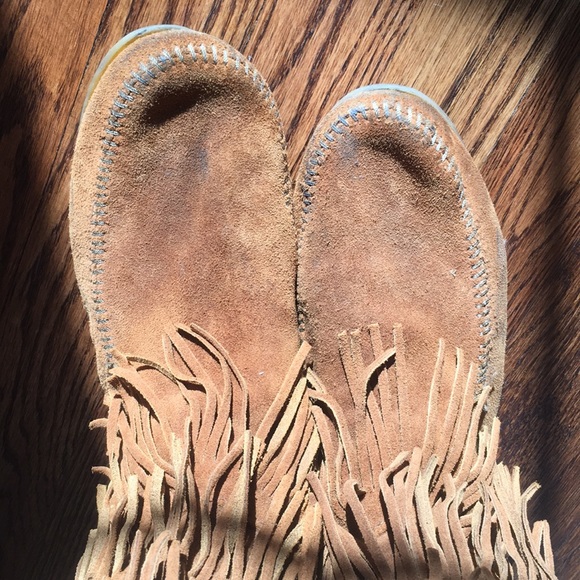 Minnetonka fringe boots - Picture 12 of 14